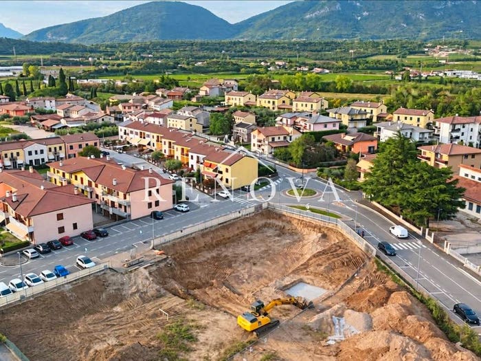 Appartamento quadrilocale in vendita in Via Villa, Rivoli Veronese