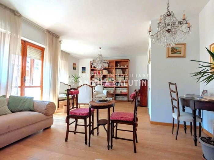 Appartamento con 6 locali in vendita in Centro, Pontedera