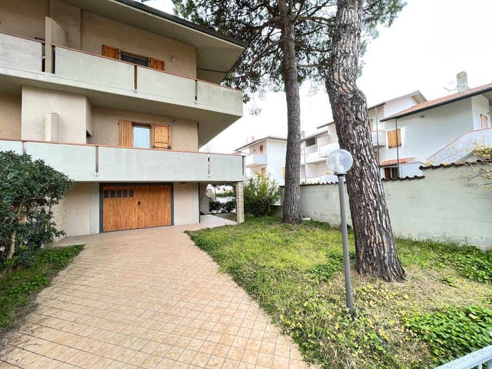 Casa quadrilocale in vendita in Viale Benvenuto Cellini, Lido Adriano Lido di Dante, Ravenna