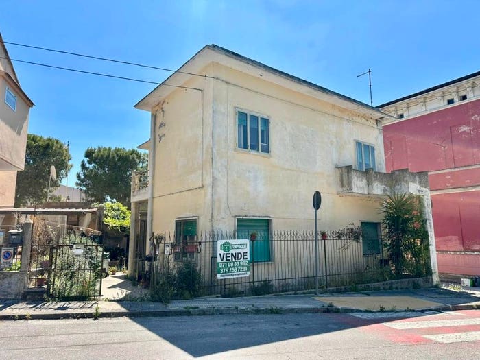 Appartamento con 5 locali in vendita in Via Giovan Battista Marotti, Centro, Montemarciano