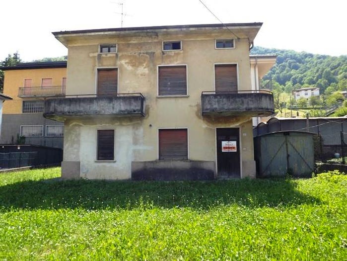 Casa con 6 locali in vendita in Via Valletta, Val Brembilla