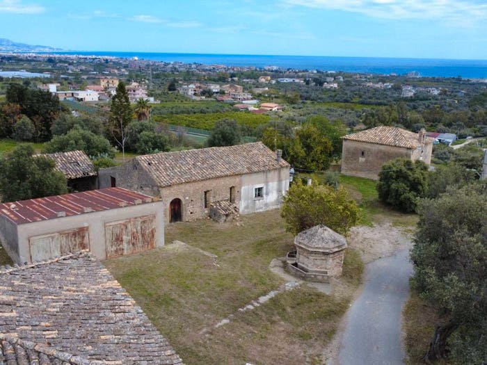 Casa con 6 locali in vendita in Contrada San Fili, Locri
