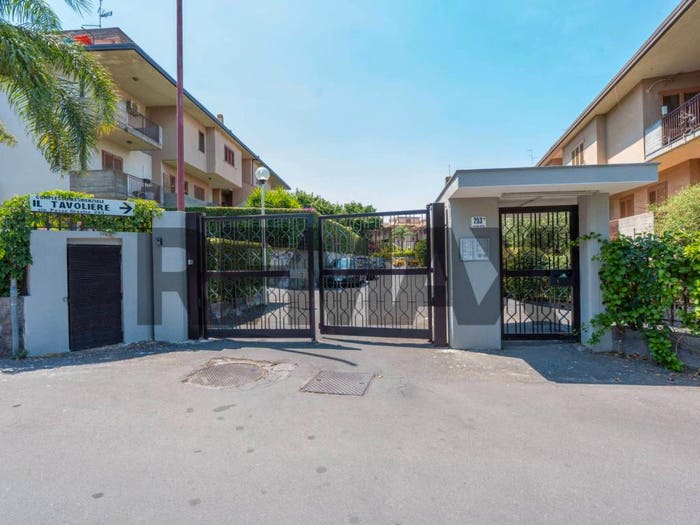 Casa con 6 locali in vendita in VIA PASSO GRAVINA, Cittadella Policlinico, Catania
