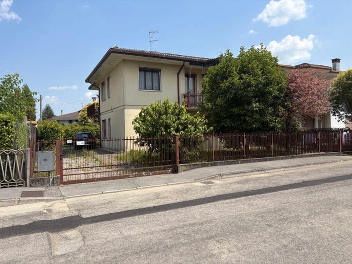 Casa con 6 locali in vendita in Via Miramonti, Centro, Torreglia