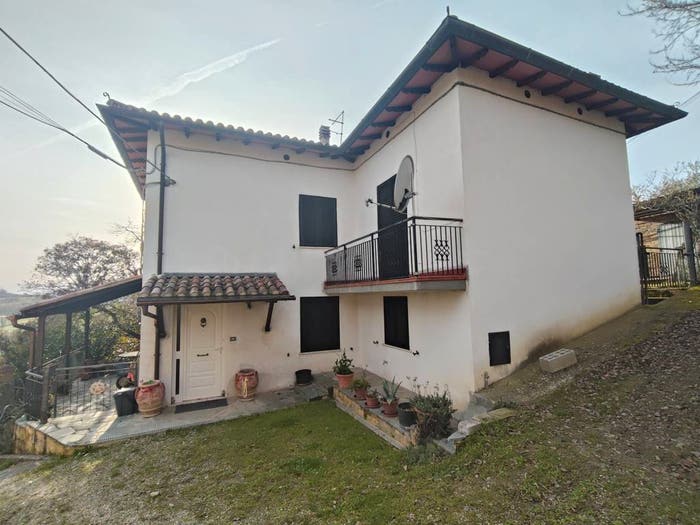 Casa con 5 locali in vendita in Via degli Eroi, Vaiano, Castiglione del Lago