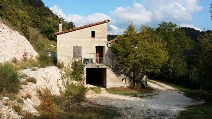 Casa con 6 locali in vendita in Centro, Acqualagna