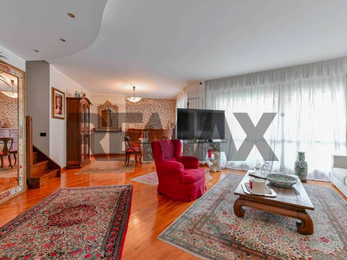 Casa quadrilocale in vendita in Bartolomeo Colleoni, Sciarè, Gallarate