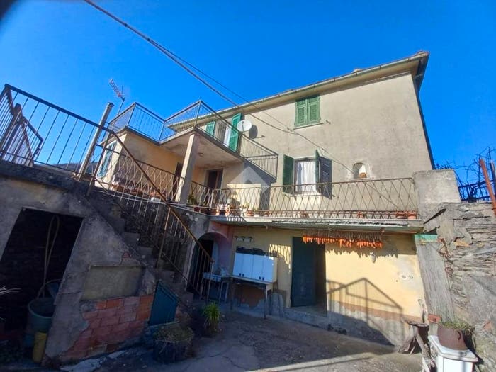 Casa con 6 locali in vendita in Via Perlezzi, Perlezzi, Borzonasca