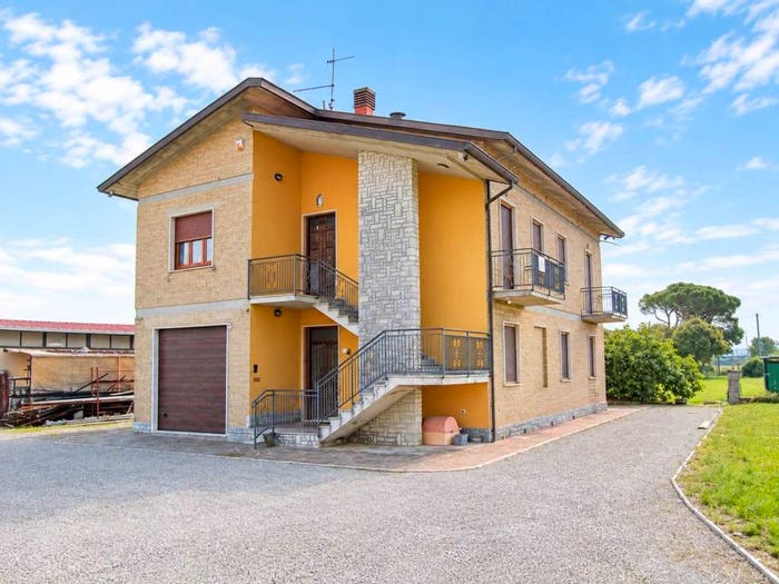 Casa con 6 locali in vendita in Via Spinosa, Montepulciano
