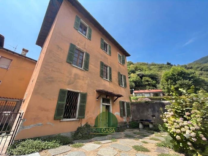 Casa quadrilocale in vendita in Via alla Casina, Calozzo, Pianello del Lario
