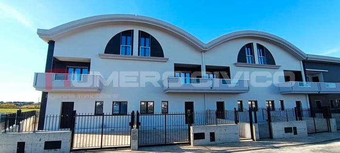 Appartamento trilocale in vendita in Via dei Tulipani, Lido Campomarino, Campomarino