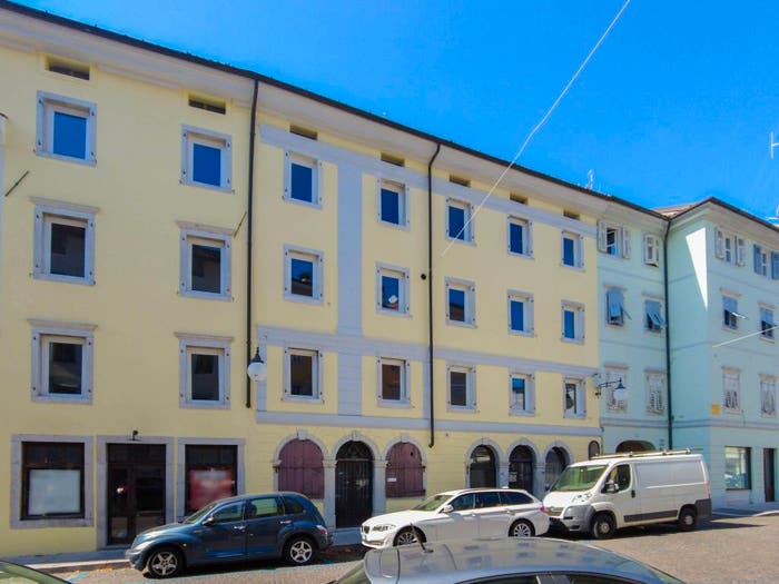 Appartamento quadrilocale in vendita in Piazza Camillo Benso di Cavour, Centro, Gorizia