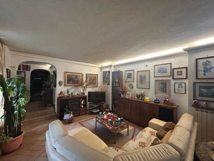 Appartamento con 6 locali in vendita in Via Ezio Vignoli, Centro, Passignano sul Trasimeno