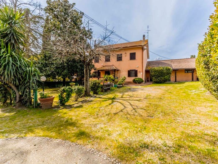 Casa con 6 locali in vendita in Via Tiberina, Prima Porta, Roma