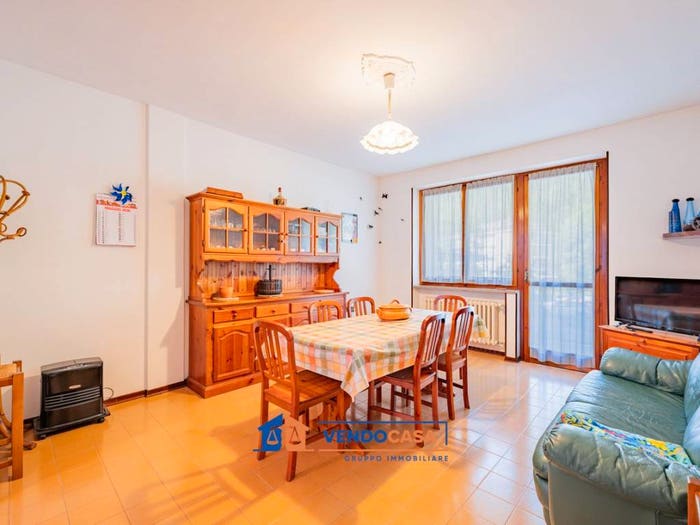 Appartamento quadrilocale in vendita in Via Umberto I, Vernante