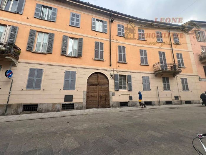Appartamento trilocale in vendita in Corso Garibaldi, Centro Storico, Pavia