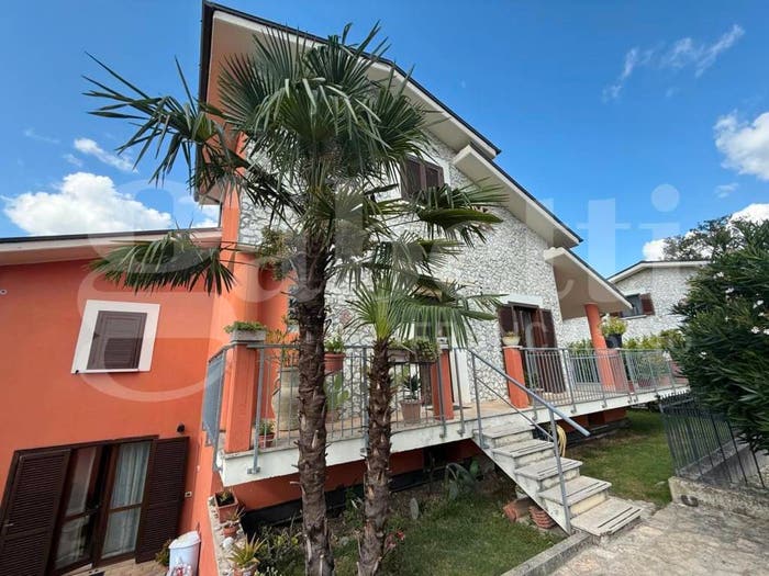 Casa con 6 locali in vendita in via turano, Centro, Contigliano
