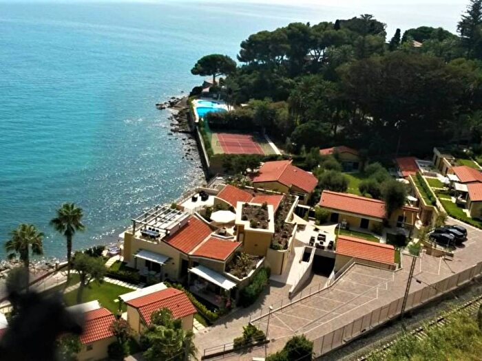 Casa bilocale in vendita in Arziglia Madonna della Ruota, Bordighera