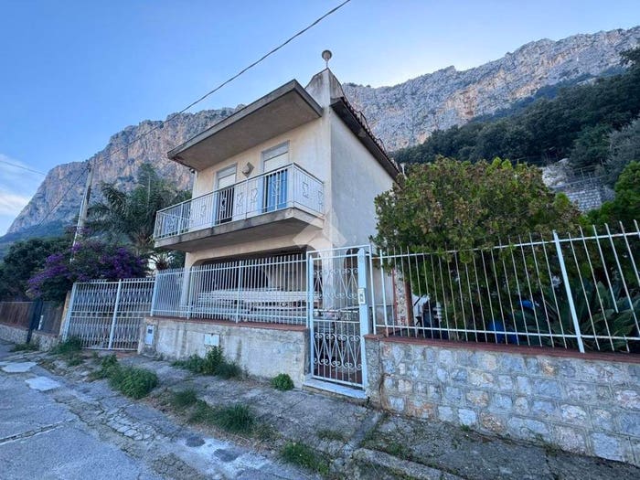 Casa quadrilocale in vendita in Via Vercelli, Fondo Dominici, Carini