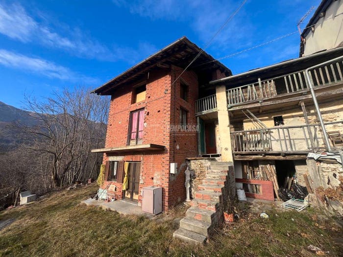 Casa quadrilocale in vendita in Via Cappella, Centro, Castelnuovo Nigra