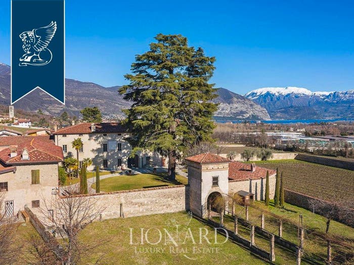 Casa con 6 locali in vendita in Iseo