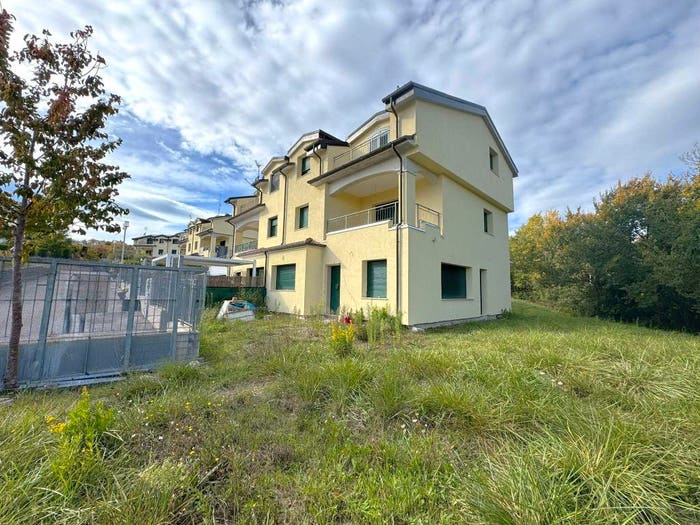Casa con 5 locali in vendita in Contrada Coste di Oratino, Coste di Oratino Calvario, Campobasso