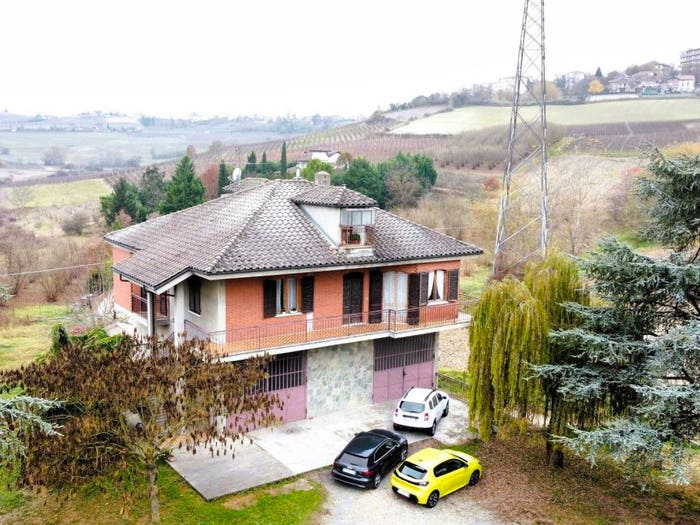 Casa con 6 locali in vendita in Strada AstiMare, Agliano Terme