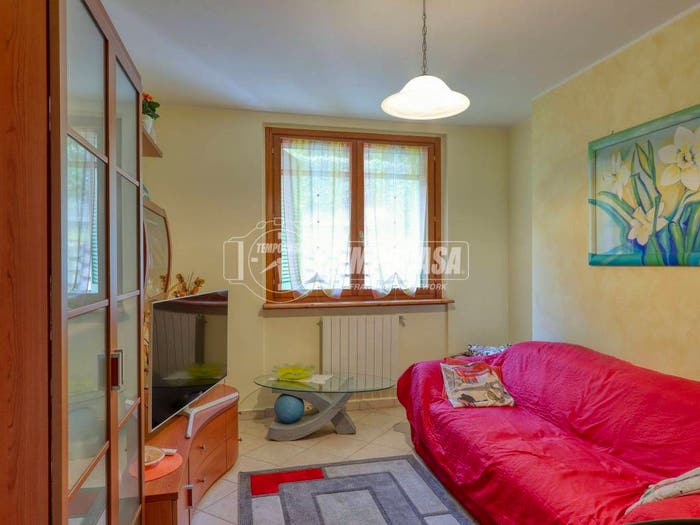Appartamento trilocale in vendita in Via Praderò, Centro, Viggiù