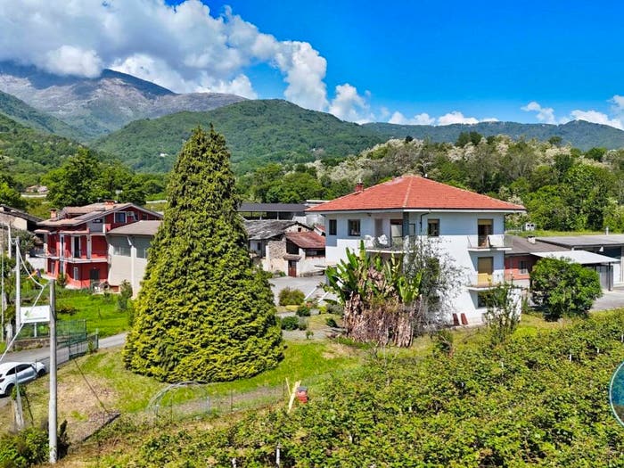 Casa con 6 locali in vendita in Via Gabiola, Barge
