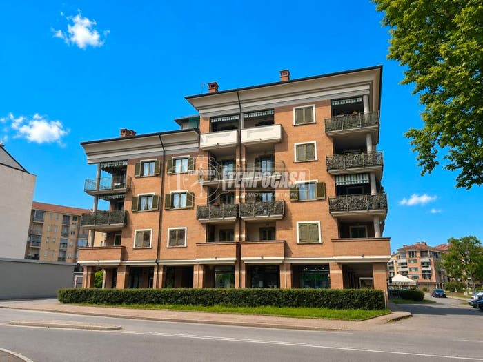 Appartamento con 6 locali in vendita in Via San Rocco, Centro, Orbassano