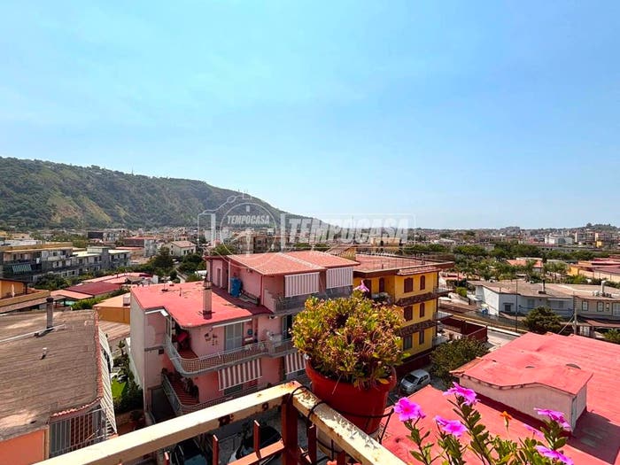 Appartamento trilocale in vendita in Strada Comunale Pianura Marano, Pianura, Napoli