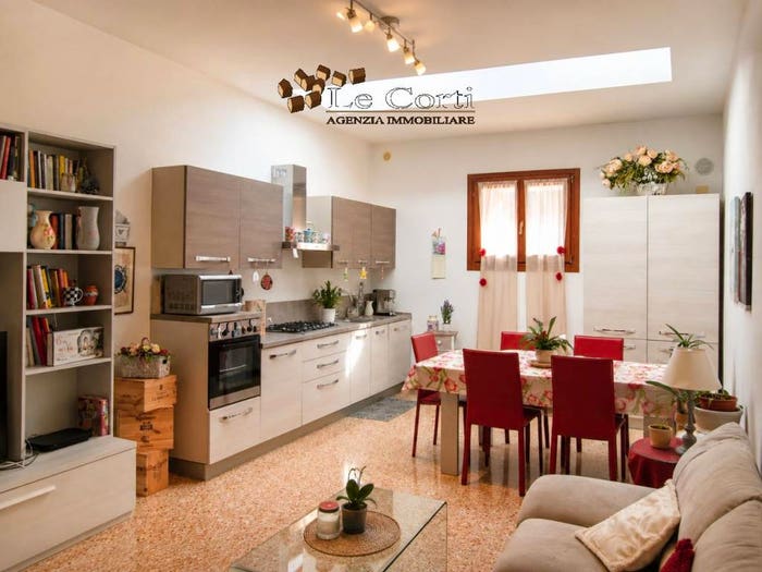 Appartamento quadrilocale in vendita in Centro, Lonigo