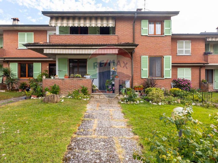 Casa con 6 locali in vendita in Via Venticinque Aprile, Centro, Carpaneto Piacentino