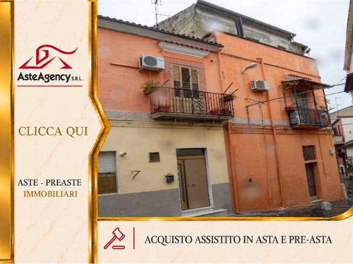 Appartamento quadrilocale in vendita in Largo generale Francesco Finiguerra, Centro, Lavello