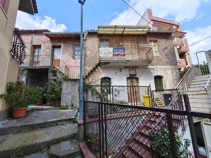 Casa con 6 locali in vendita in Via Pietro Mauro, Nizza di Sicilia