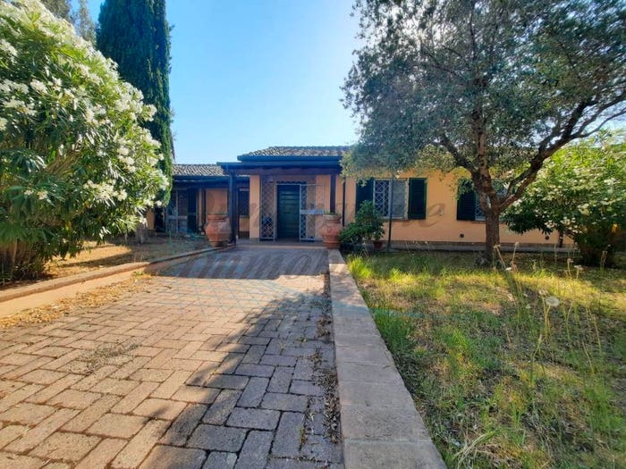 Casa con 6 locali in vendita in Via Sin le Noble, Cecina Centro, Cecina