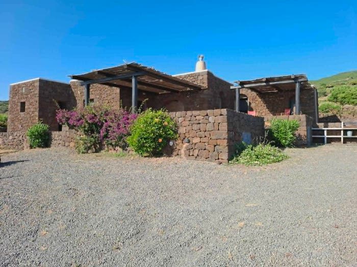 Casa con 6 locali in vendita in Via Sciuvechi, Pantelleria