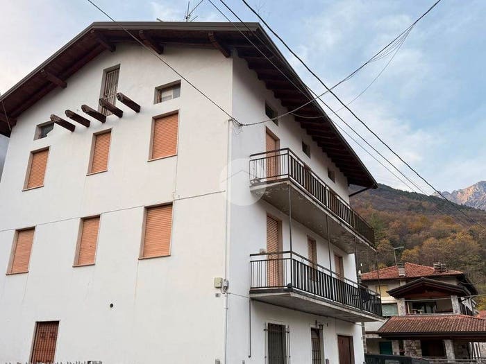 Casa con 6 locali in vendita in Via S Carlo, Centro, Ono San Pietro