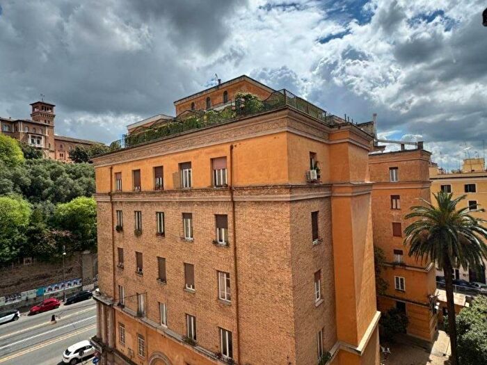 Appartamento trilocale in vendita in Via Pietro Querini, Testaccio, Roma