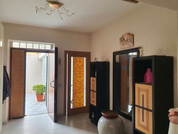 Casa con 6 locali in vendita in Via Aprile, Aversa