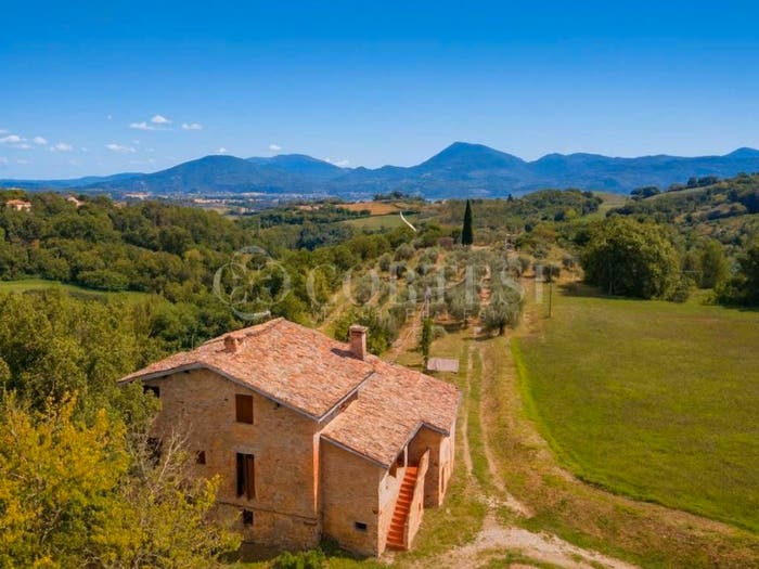 Casa con 6 locali in vendita in Viale Primo Maggio, Centro, Montone