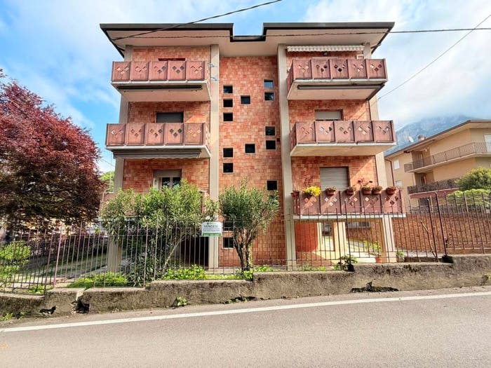 Appartamento quadrilocale in vendita in Via A Manzoni, Centro, Calolziocorte
