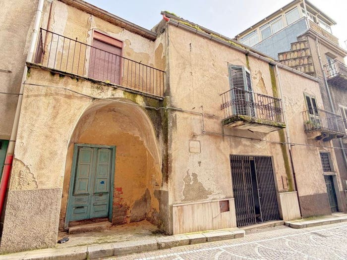 Casa con 6 locali in vendita in Corso Umberto I, Bisacquino