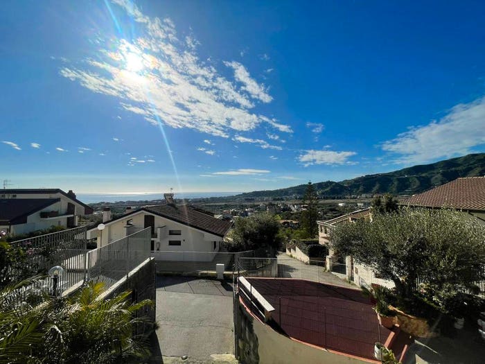Casa con 6 locali in vendita in Via Portella, Furci Siculo