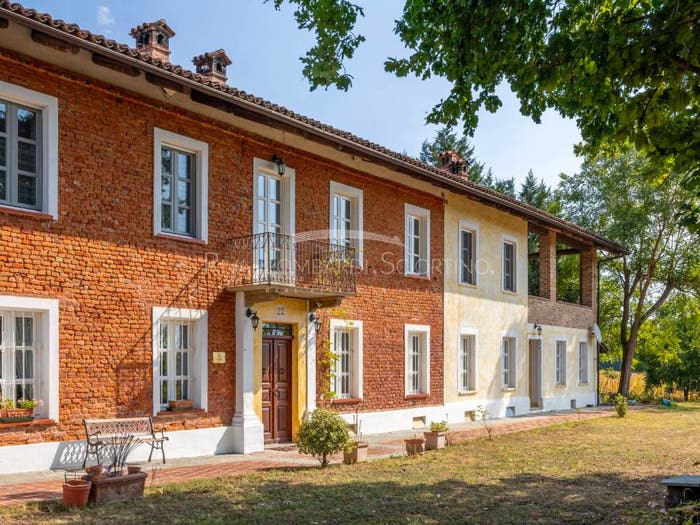 Casa con 6 locali in vendita in Strada Pianetti, Tigliole