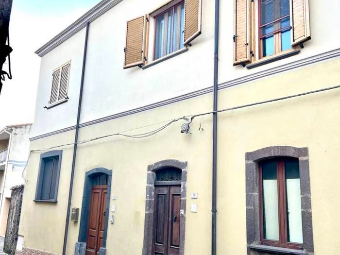 Casa con 6 locali in vendita in Via A Pippia, Seneghe