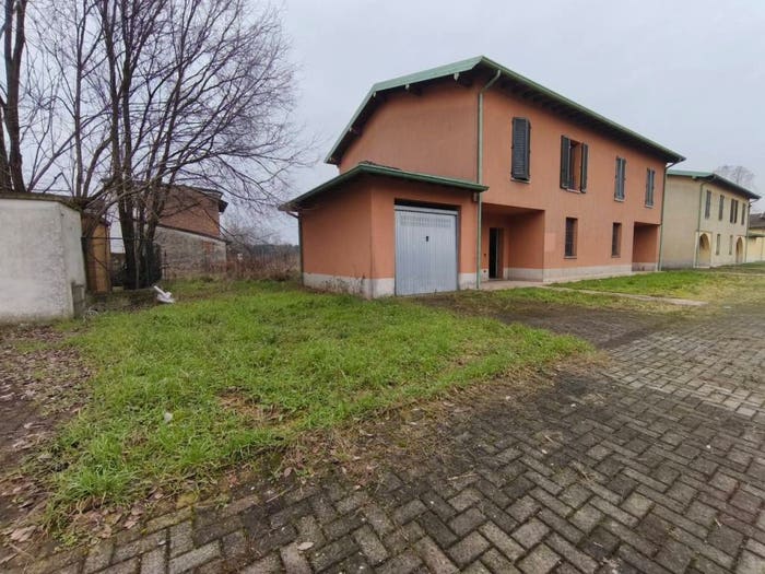 Casa quadrilocale in vendita in Via Trieste, Casalbuttano, Casalbuttano ed Uniti