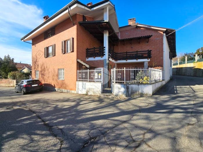 Casa con 6 locali in vendita in Via Riassolo, Barone Canavese