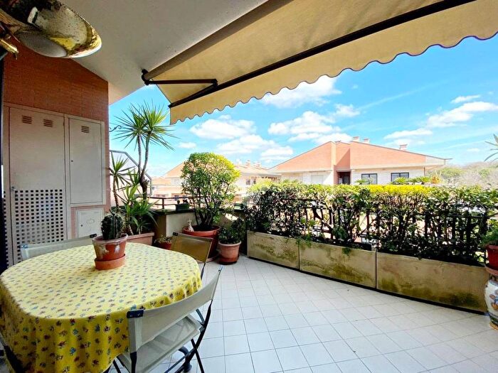 Appartamento trilocale in vendita in Via Lorenzo Suscipj, Rinnovamento, Roma