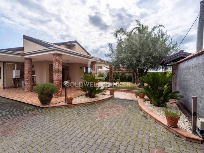 Casa con 6 locali in vendita in Via Perugia, Centro, Mascalucia